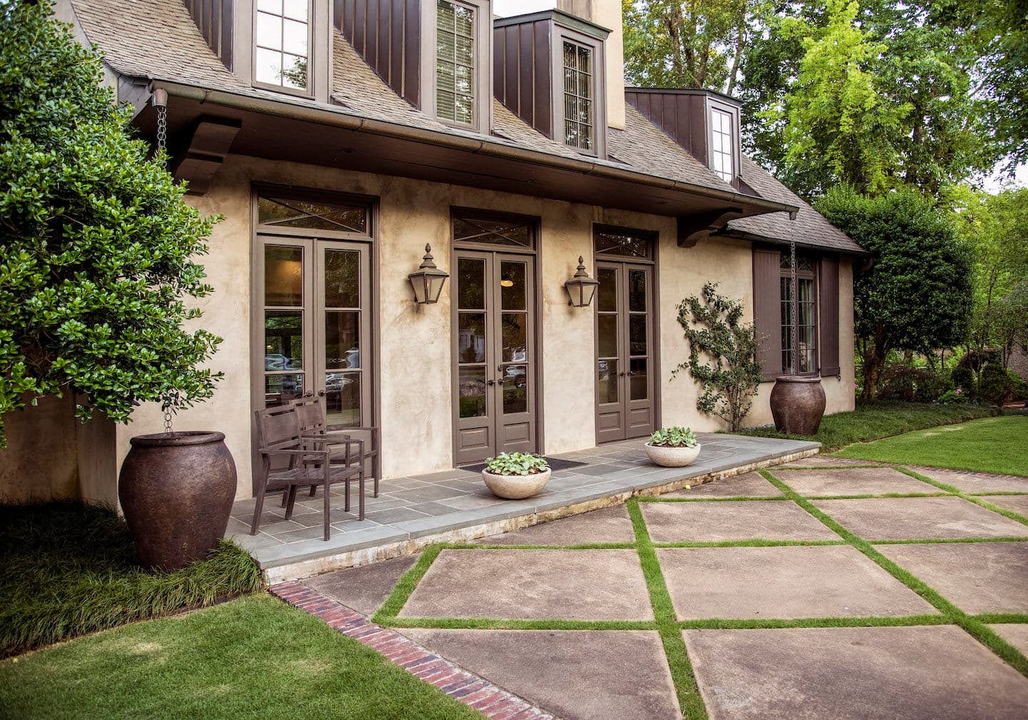 Luxurious Outdoor Retreat in  Historic Brookhaven